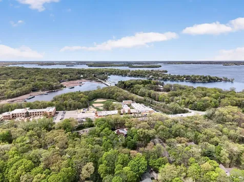 19055 Ridgewood Road Deephaven MN 55391
