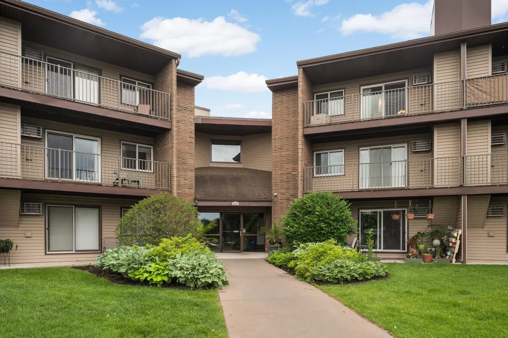 3440 Golfview Drive Eagan MN 55123
