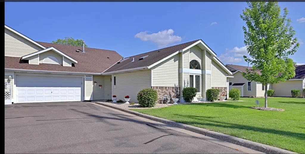 9202 Windsor Terrace Brooklyn Park MN 55443