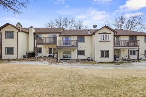 1049 Greenhaven Drive Vadnais Heights MN 55127