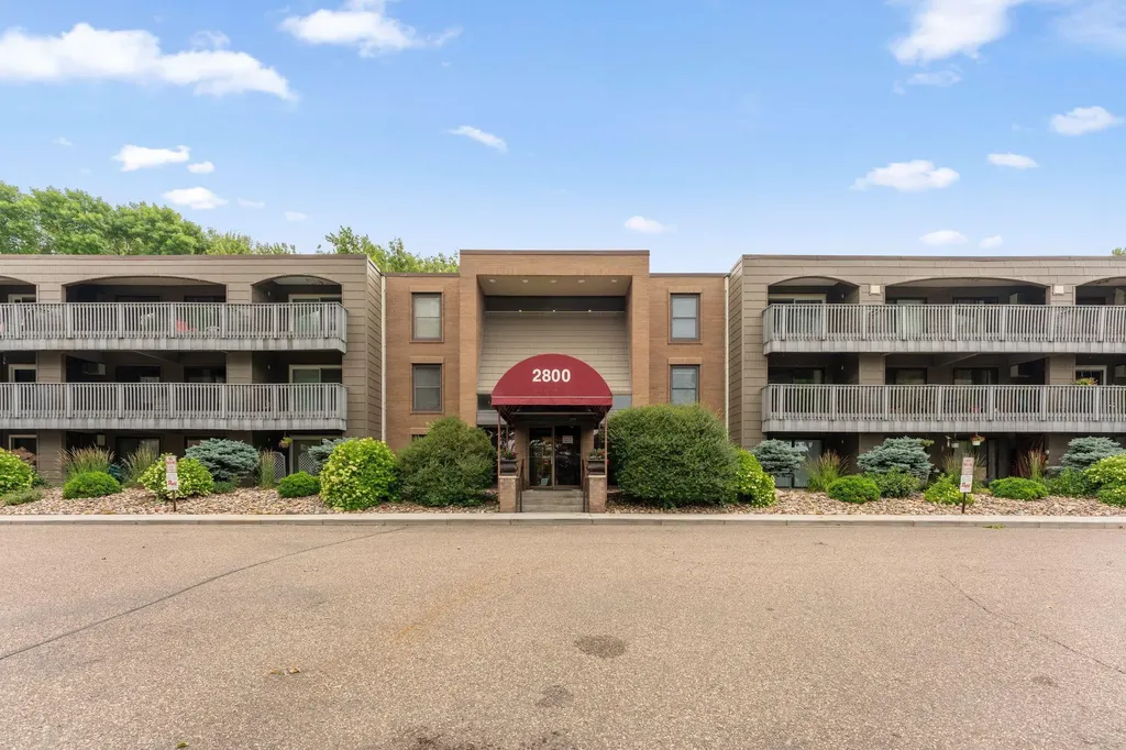 2800 Hamline Avenue N Roseville MN 55113