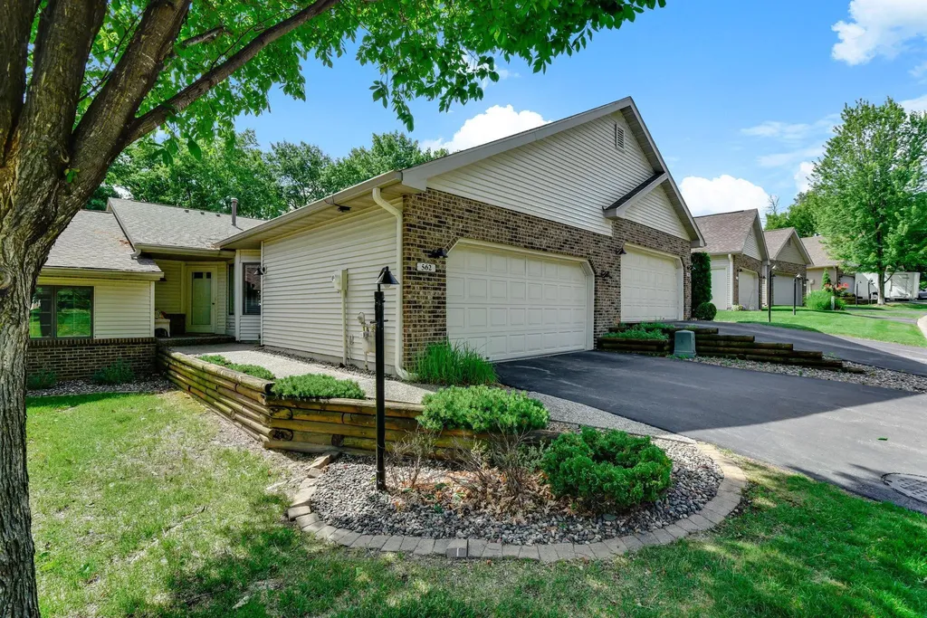 562 Deer Ridge Lane S Maplewood MN 55119