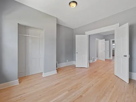 937 Thomas Avenue Saint Paul MN 55104