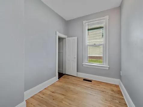 937 Thomas Avenue Saint Paul MN 55104
