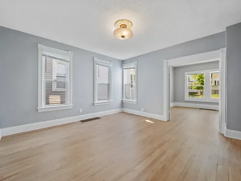 937 Thomas Avenue Saint Paul MN 55104
