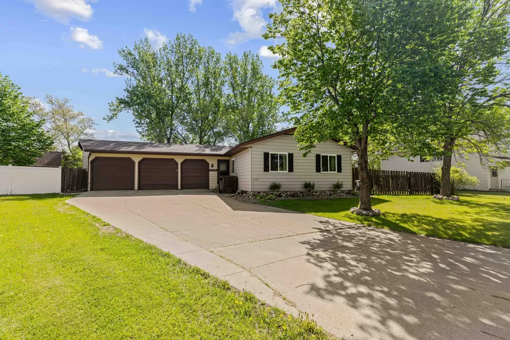 2954 Heatherwood Circle S Moorhead MN 56560
