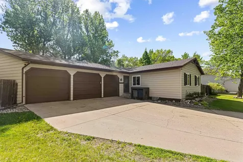 2954 Heatherwood Circle S Moorhead MN 56560