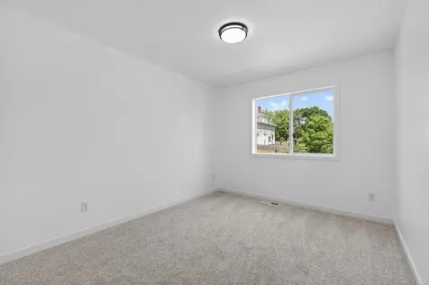 714 E Hawthorne Avenue E Saint Paul MN 55106