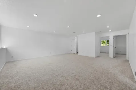 714 E Hawthorne Avenue E Saint Paul MN 55106