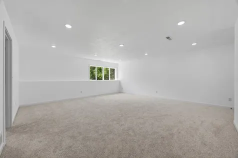 714 E Hawthorne Avenue E Saint Paul MN 55106
