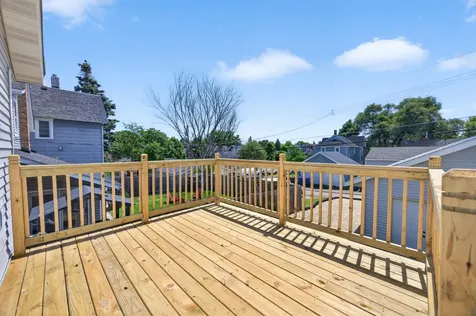 714 E Hawthorne Avenue E Saint Paul MN 55106