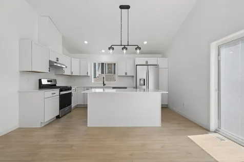 714 E Hawthorne Avenue E Saint Paul MN 55106