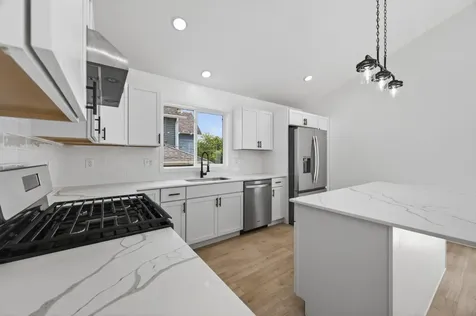 714 E Hawthorne Avenue E Saint Paul MN 55106