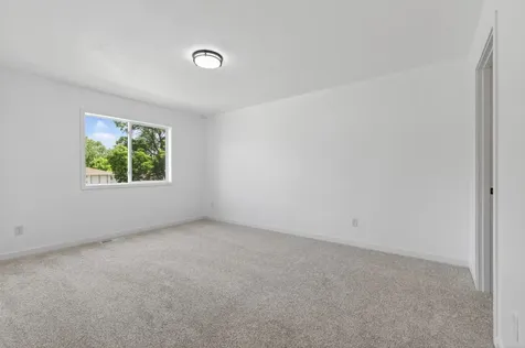 714 E Hawthorne Avenue E Saint Paul MN 55106