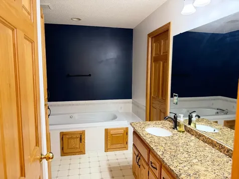 2533 Montana Avenue E Maplewood MN 55119