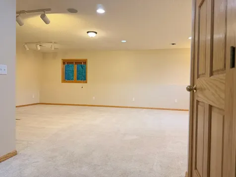2533 Montana Avenue E Maplewood MN 55119