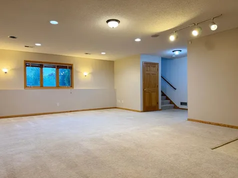 2533 Montana Avenue E Maplewood MN 55119