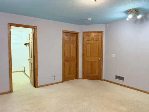 2533 Montana Avenue E Maplewood MN 55119