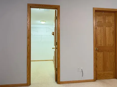 2533 Montana Avenue E Maplewood MN 55119