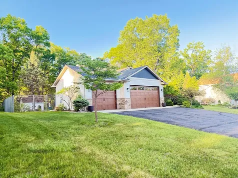 2533 Montana Avenue E Maplewood MN 55119