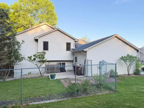 2533 Montana Avenue E Maplewood MN 55119