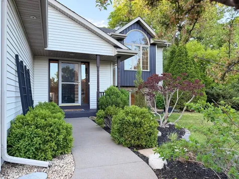 2533 Montana Avenue E Maplewood MN 55119