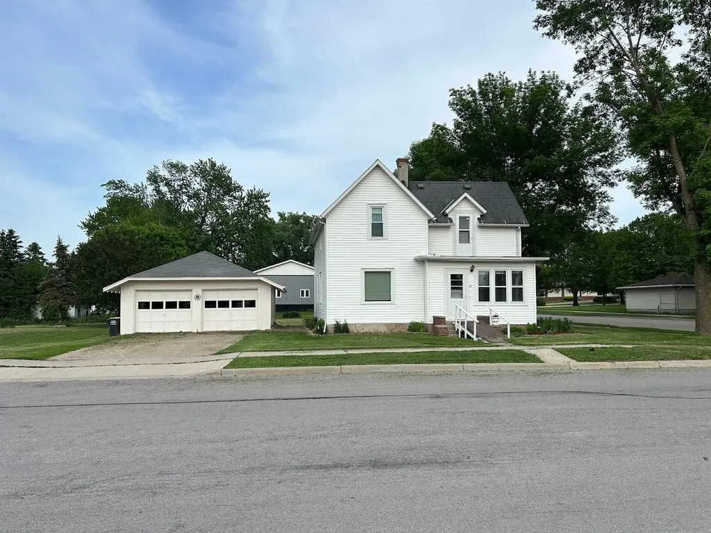10 Park Street N Fairfax MN 55332