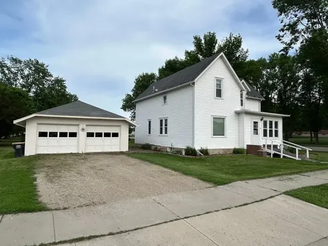 10 Park Street N Fairfax MN 55332
