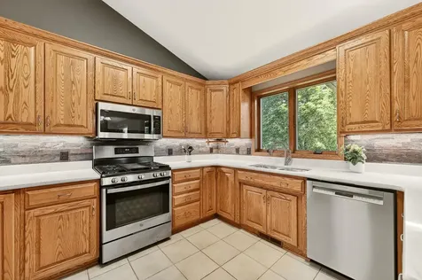 906 Bucknell Boulevard SE Stewartville MN 55976