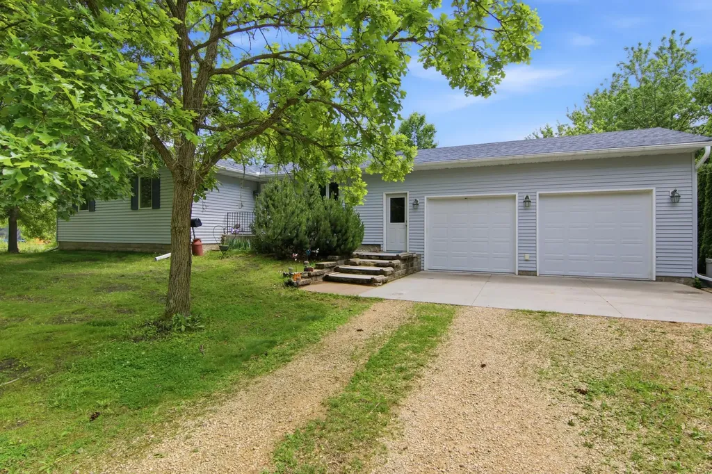 15381 670th Street Wabasha MN 55981