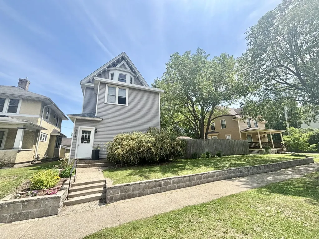228 Victoria Street N Saint Paul MN 55104