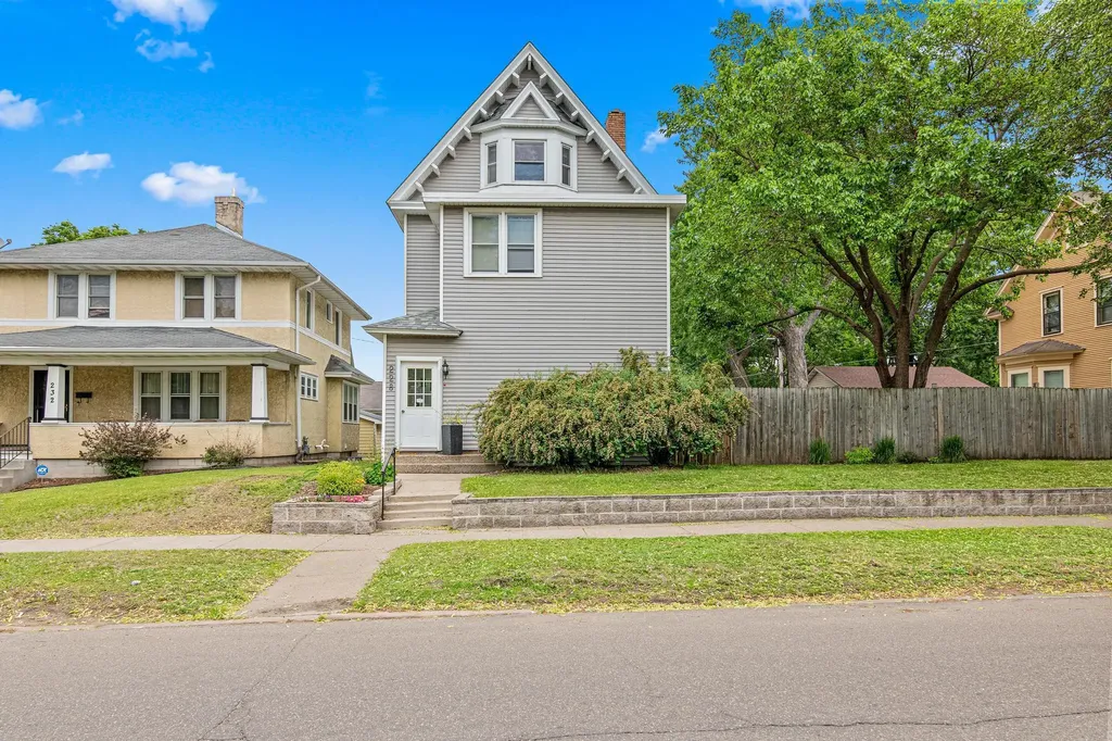 228 Victoria Street N Saint Paul MN 55104