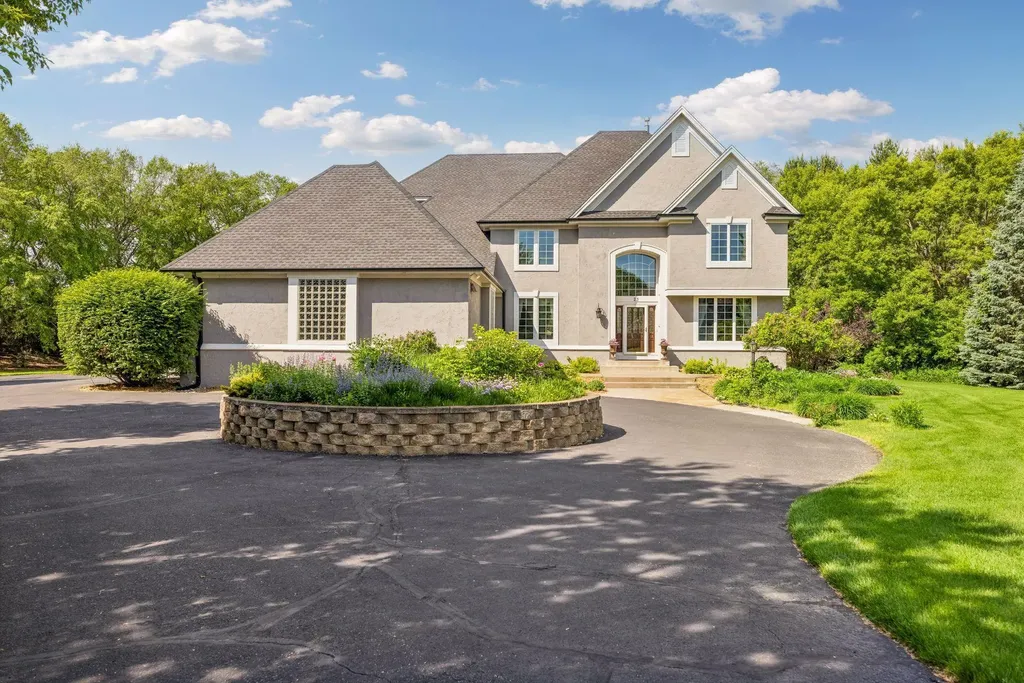 23 Scotch Pine Circle North Oaks MN 55127