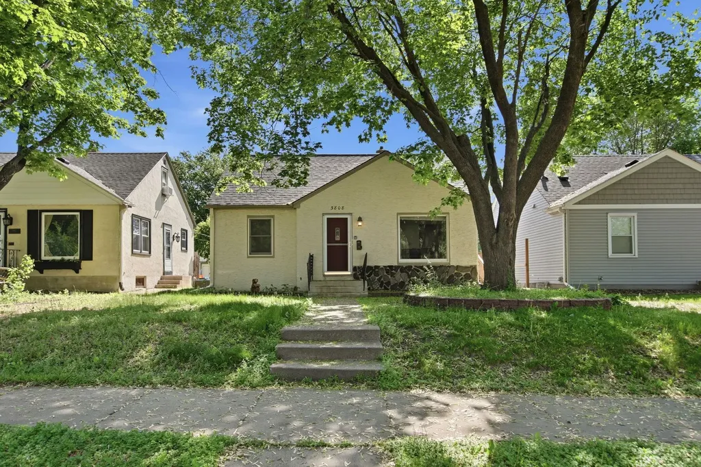 3808 Vera Cruz Avenue N Robbinsdale MN 55422