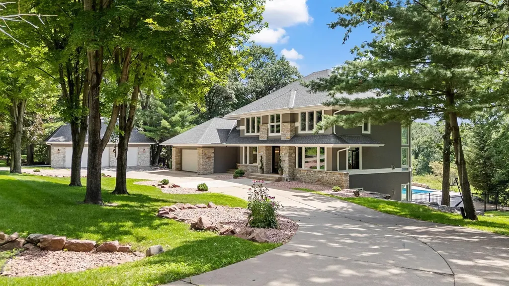 9 Red Forest Way North Oaks MN 55127