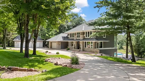 9 Red Forest Way North Oaks MN 55127