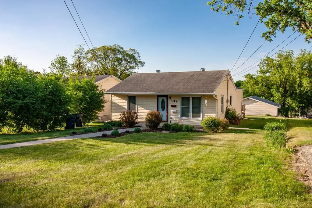 912 E Highland Avenue Fergus Falls MN 56537