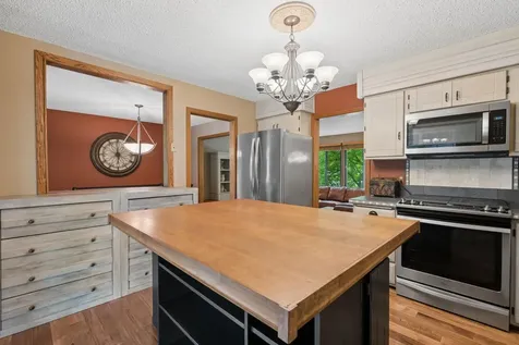 503 Laredo Lane Chanhassen MN 55317
