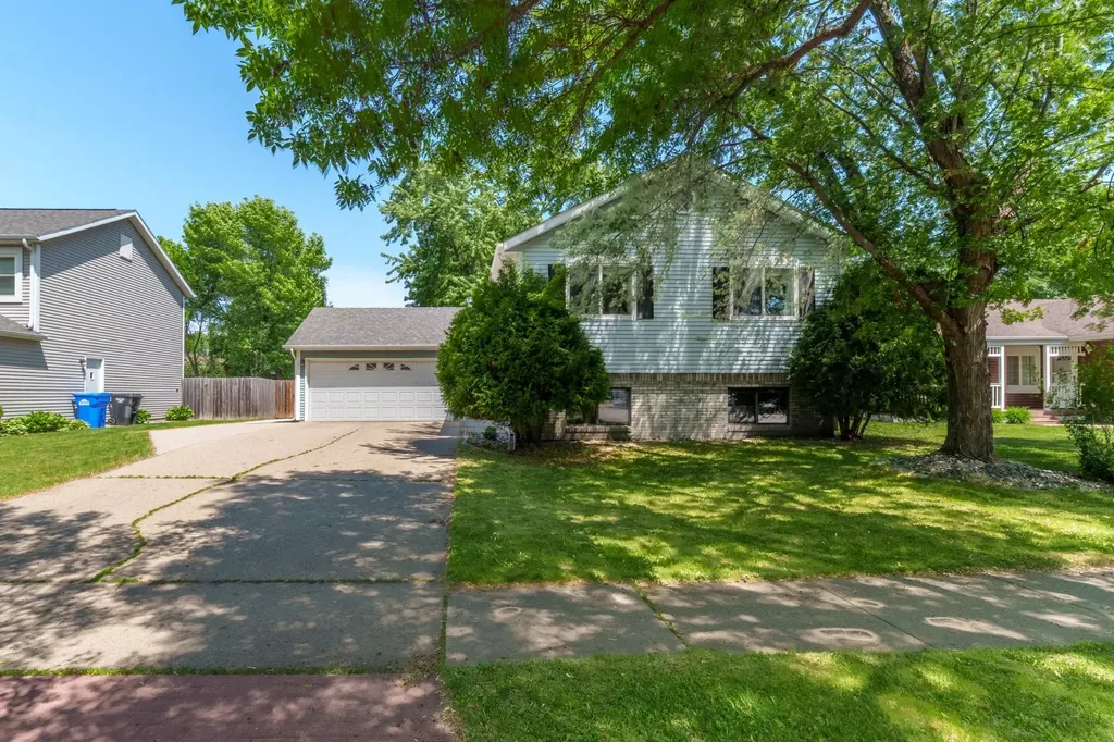 1919 27th Avenue S Fargo ND 58103
