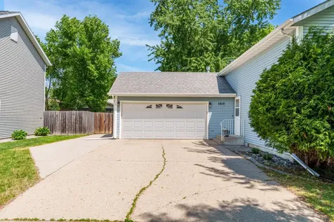 1919 27th Avenue S Fargo ND 58103