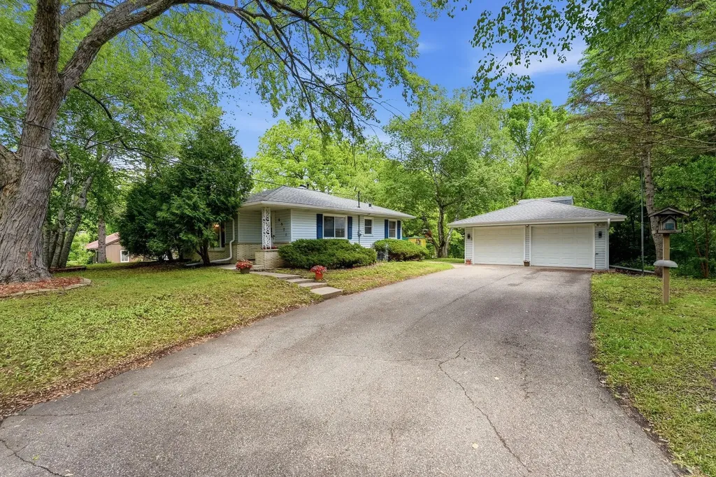 6971 W 192nd Avenue Eden Prairie MN 55346