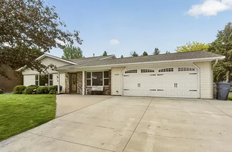1004 6th Street NW Dodge Center MN 55927