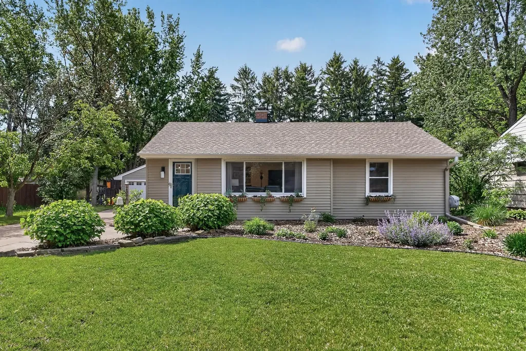 2094 Richard Avenue White Bear Lake MN 55110