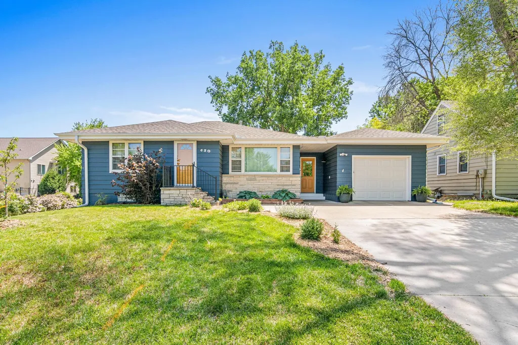620 7th Street E Chaska MN 55318
