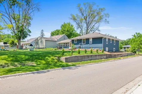 620 7th Street E Chaska MN 55318