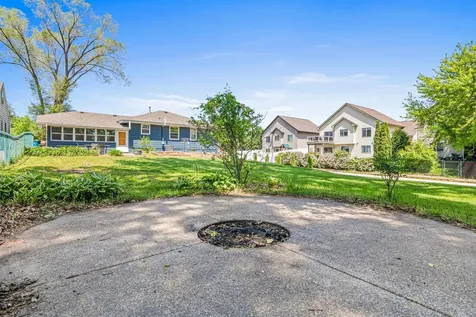 620 7th Street E Chaska MN 55318