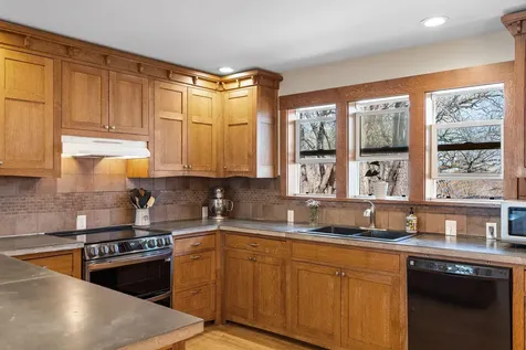 1812 Oakview Lane N Plymouth MN 55441