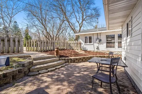 1812 Oakview Lane N Plymouth MN 55441