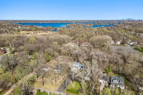 1812 Oakview Lane N Plymouth MN 55441
