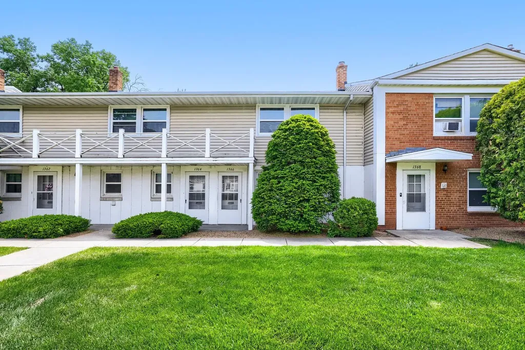 1366 Colonial Drive Roseville MN 55113